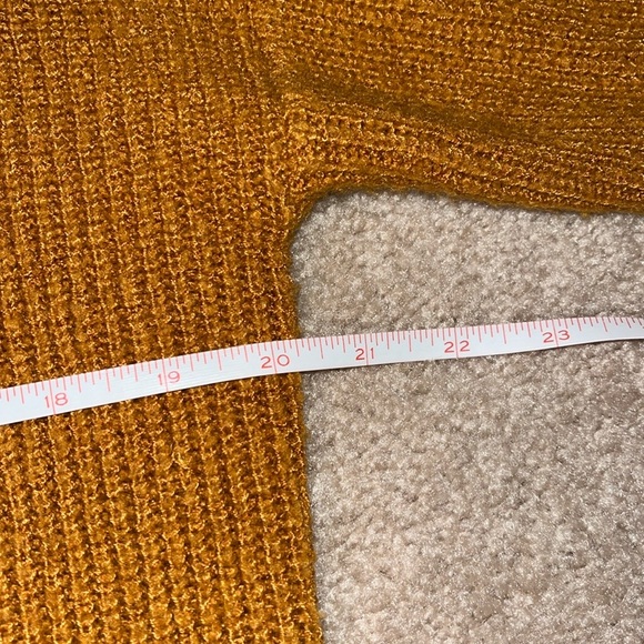Forever 21 Gold Sweater - Picture 8 of 9